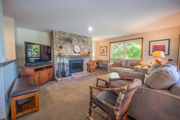 4E Trailside Village Way